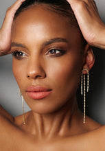 Load image into Gallery viewer, Vroom Pearl Earring
