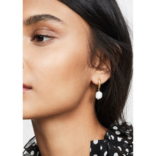 Load image into Gallery viewer, Vintage Hoop Earring

